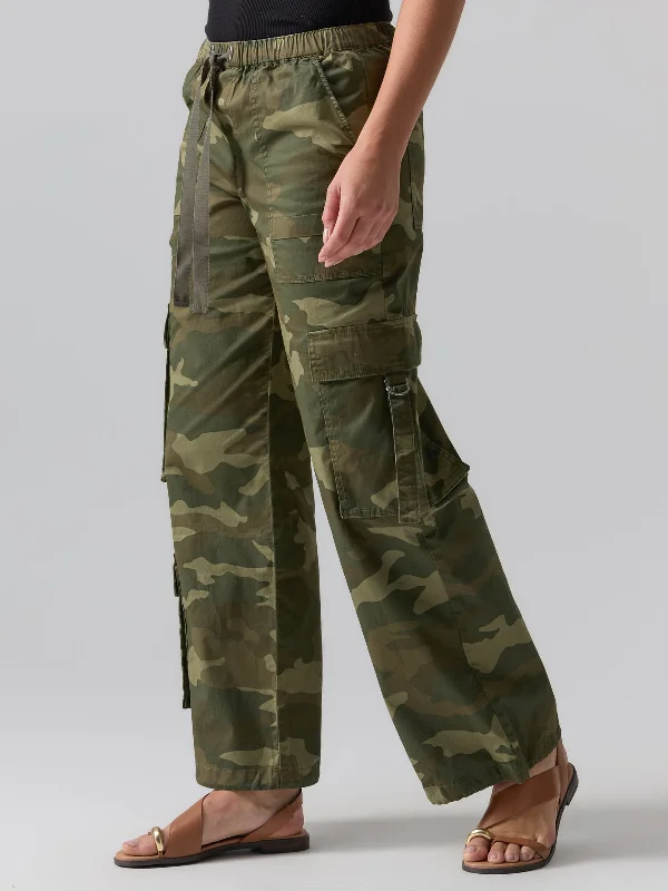 Cargo Parachute High Rise Pant Renew Camo